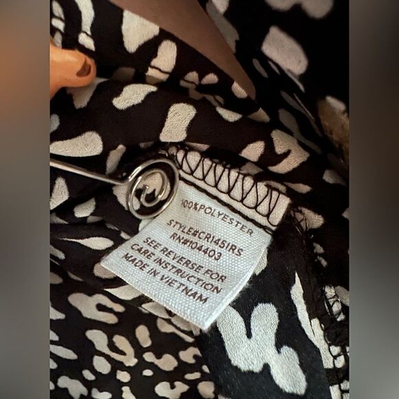 NWT Blu Pepper Bishop Tie Neck Top with Gold Design size Small - Picture 7 of 12